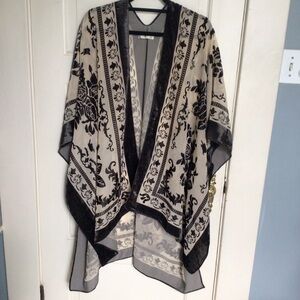 Natural Life Black and Cream Velveteen Kimono Duster